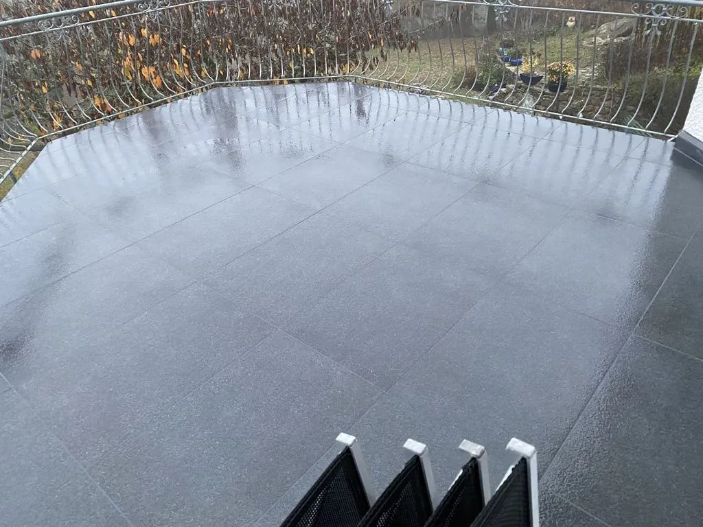 Balkonsanierung mit großformatigen Fliesen 30x60 – abgeschlossenes Projekt von Adel Fliesenlegerfachbetrieb