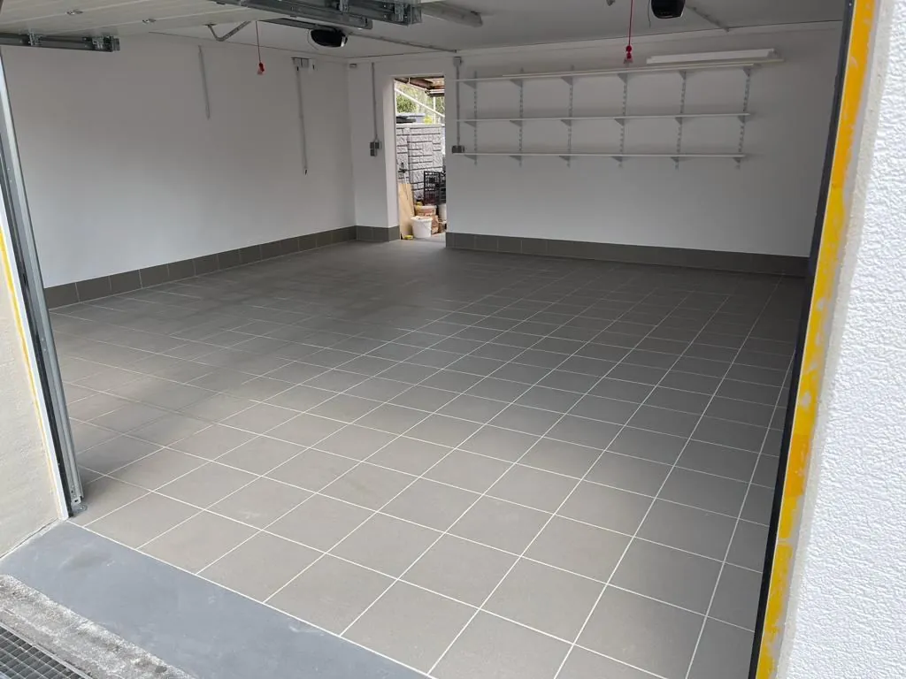 Beflieste Garage – abgeschlossenes Projekt von Adel Fliesenlegerfachbetrieb