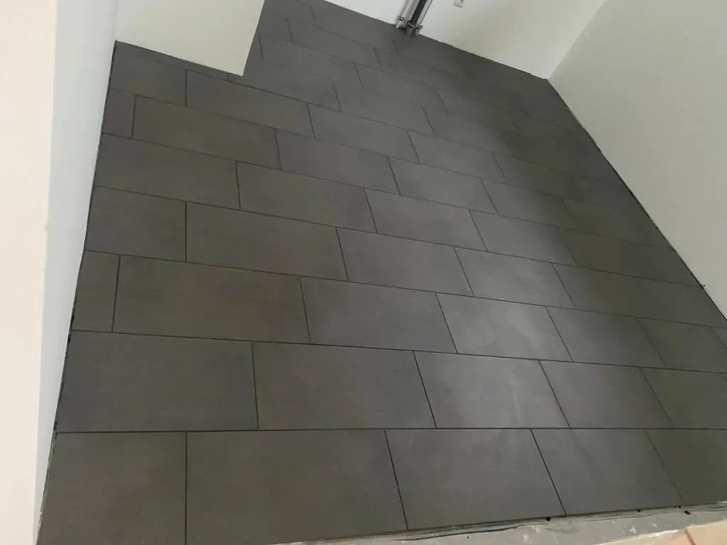 Bodenfliesen im Format 30x60 – abgeschlossenes Projekt von Adel Fliesenlegerfachbetrieb